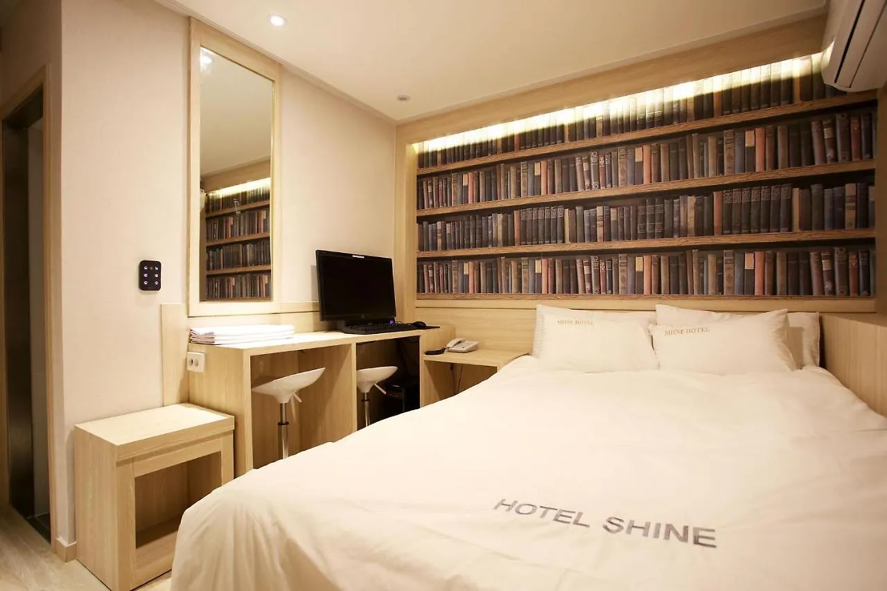 Shine Hotel Сеул Мотель