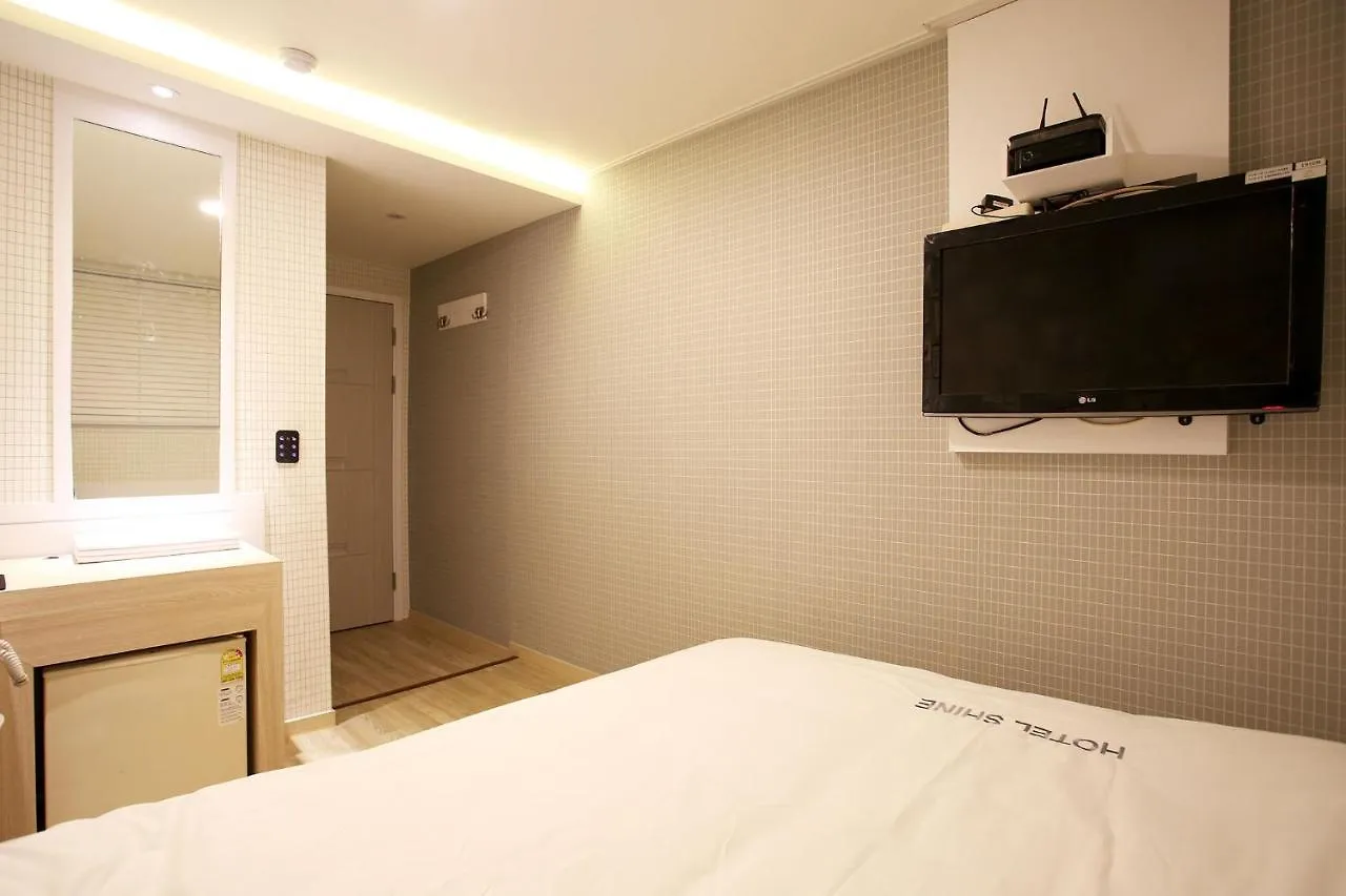 Shine Hotel Seul 2*,